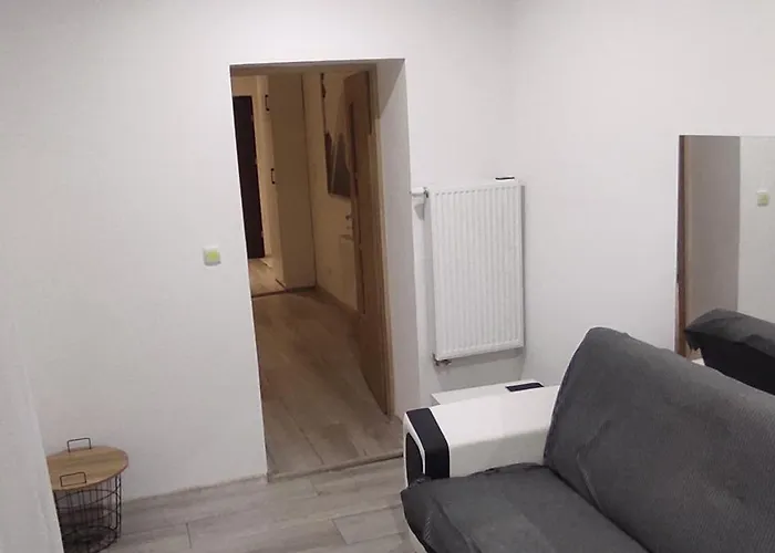 City Center Apartment 45M, 1 Bedroom And 1 Living Room With Kitchen Plus Bathroom, A Perfect Family Friendly Place Or For Home Office And A Longer Stay, A Proper Office Desk With Business Chair Provided, 100M From Market Square And Vistula River