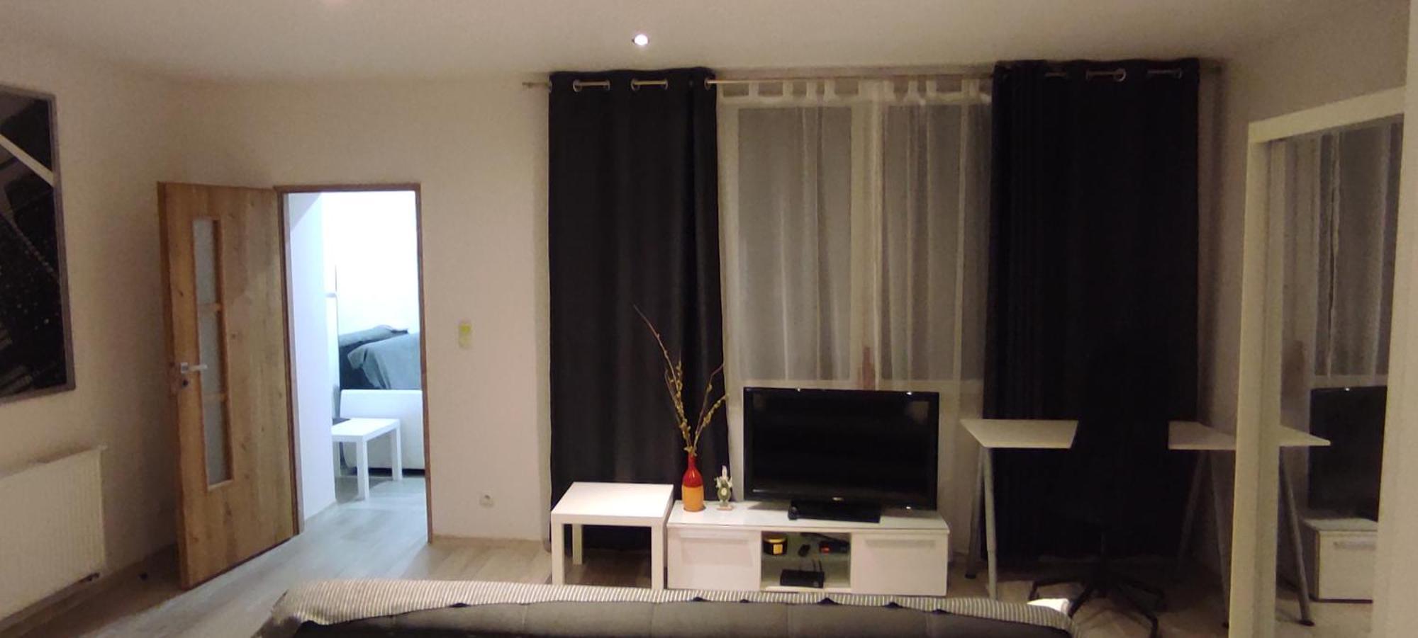 Apartment Center 45m, 1 Bedroom And 1 Living With Kitchen Bathroom, A Perfect Family Friendly Place Or For Office And A Longer Stay, A Proper Office Desk With Business Chair Provided, 100m From Market Square And Vistula River *